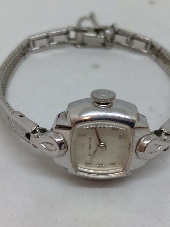 VINTAGE 1965 Caravelle Women\'s 16 mm x 18 mm Manual Wind Silver Tone Watch